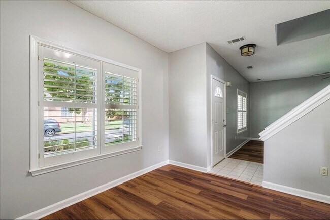 Building Photo - 772 Breeze Way