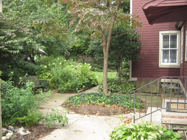 Building Photo - Greendale