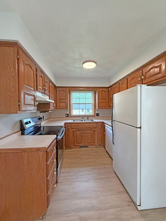 Building Photo - S. Market Duplex