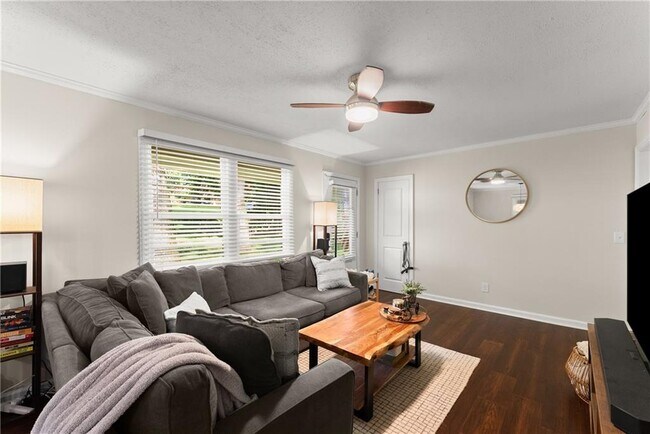 Building Photo - 269 Terrydale Dr SE
