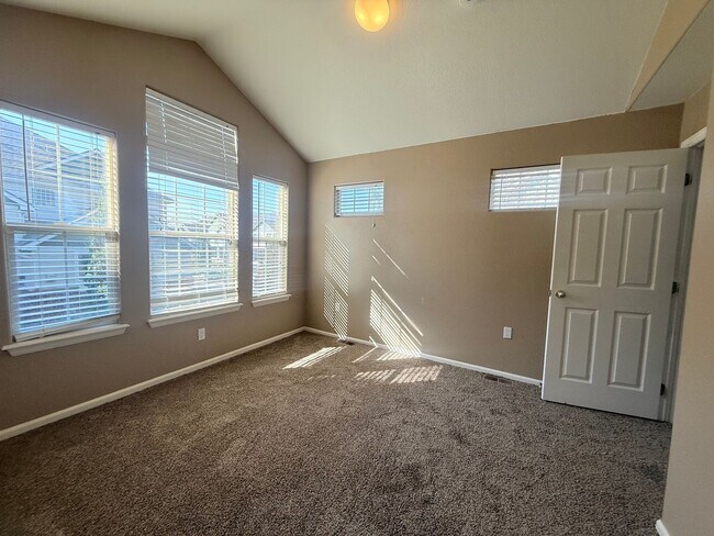 Building Photo - $O DEPOSIT OPTION. SPACIOUS 3-BEDROOM TOWNHOUSE IN KENSINGTON TOWNHOMES