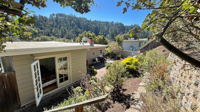 Building Photo - Mid Century Modern home in Monterey