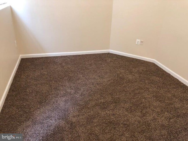 Building Photo - 2419 Callow Ave