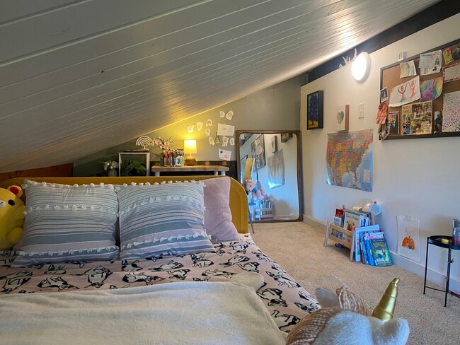 Building Photo - 136 Lance Ln