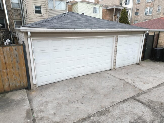 Building Photo - 4826 W Henderson St