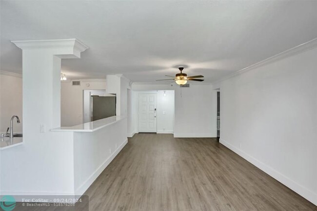 Building Photo - 105 Lake Emerald Dr
