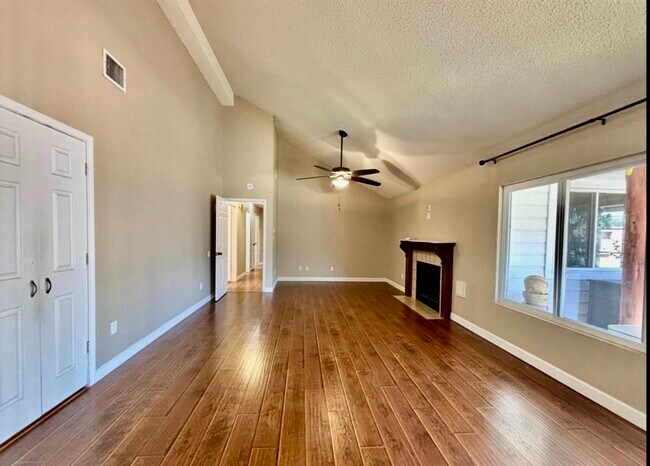 Building Photo - 2123 Streamhurst Ln