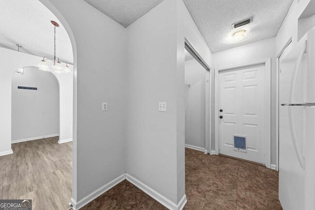 Building Photo - 401 Maggie Way
