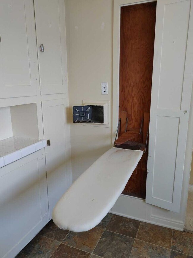 Building Photo - 204CO