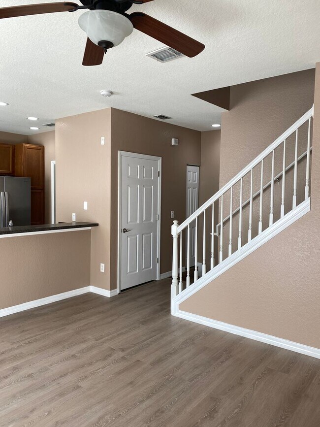 Building Photo - Beautiful 2 bedroom, 2.5 bath Condo in the...