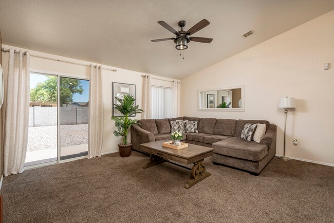 Building Photo - 1762 E Sycamore Rd