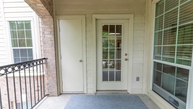 Building Photo - 6607 Lake Woodlands Dr