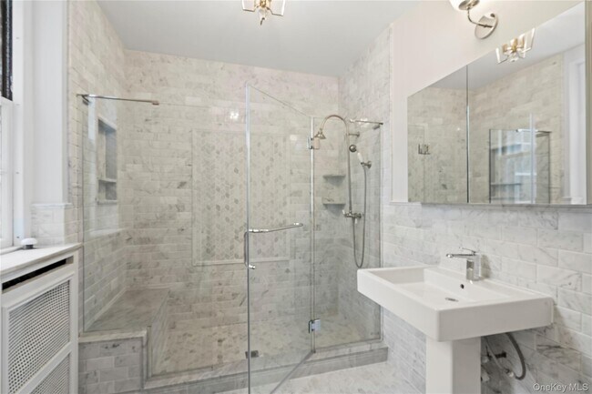 Building Photo - 393 Oyster Bay Road