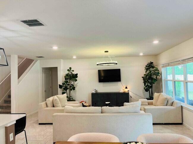 Building Photo - 30572 Thunderbird Dr