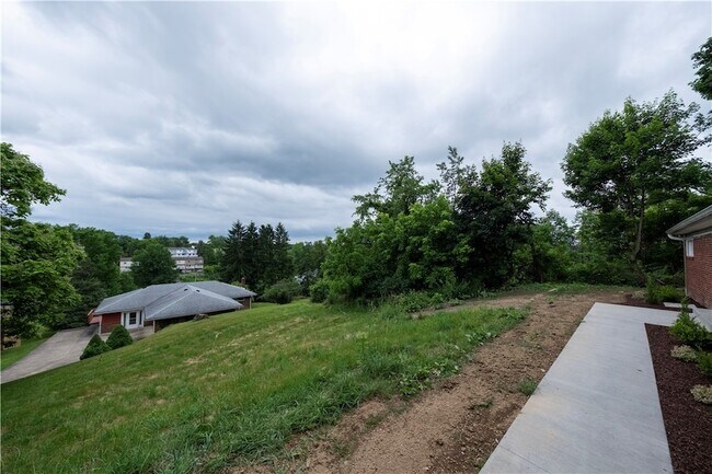 Building Photo - 1165 Kings Ln