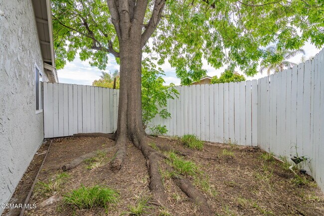 Building Photo - 6894 N Auburn Cir