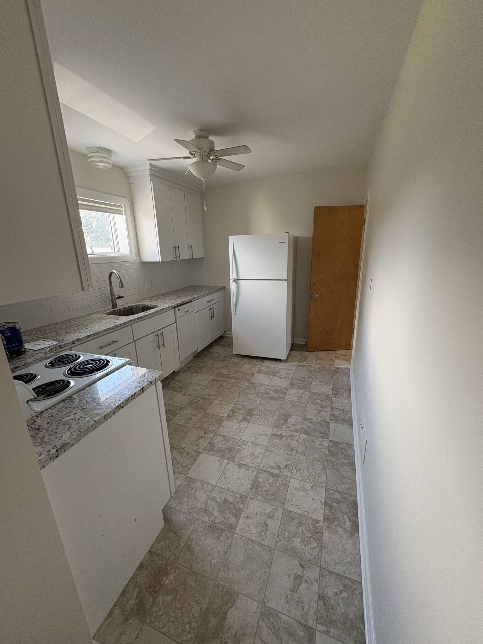 Kitchen - 18 Wordsworth Dr
