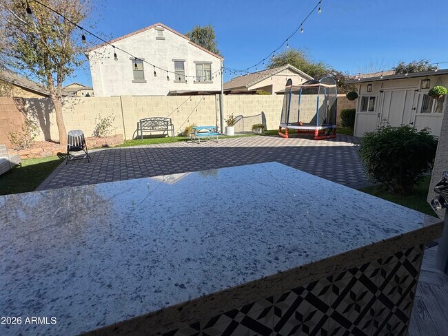 Building Photo - 734 E Kelsi Ave