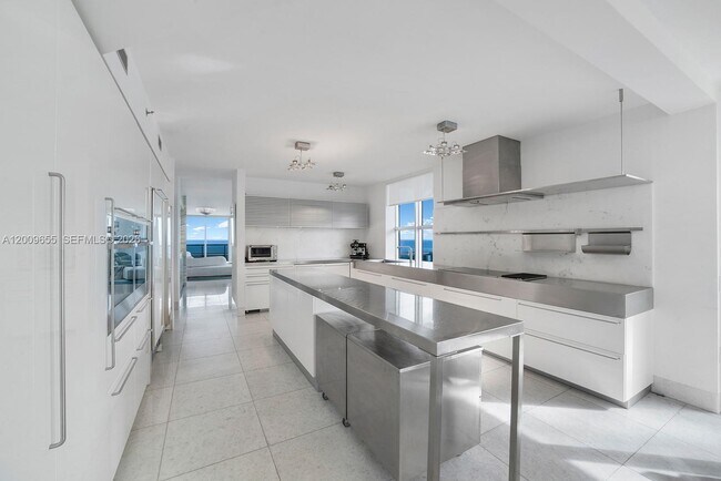 Building Photo - 5801 Collins Ave