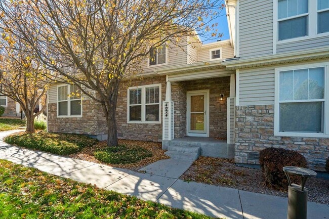 Building Photo - Cute 2bd, 2.5ba Townhome Across from Cottonwood Park....shorter lease term available