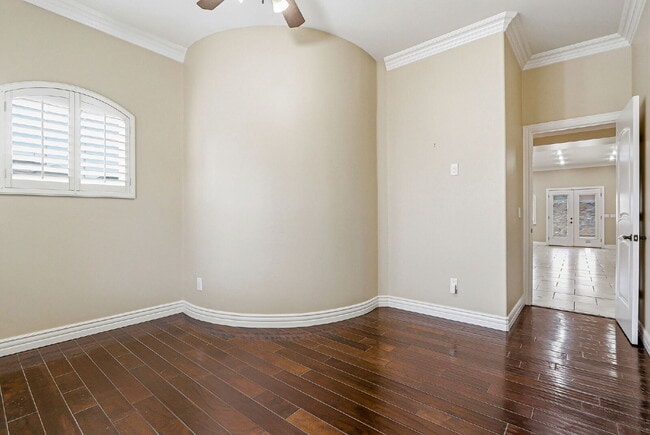 Building Photo - 4 bed 3.5 corner 2 story home