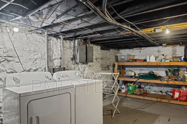 Building Photo - 4036 Flad Ave