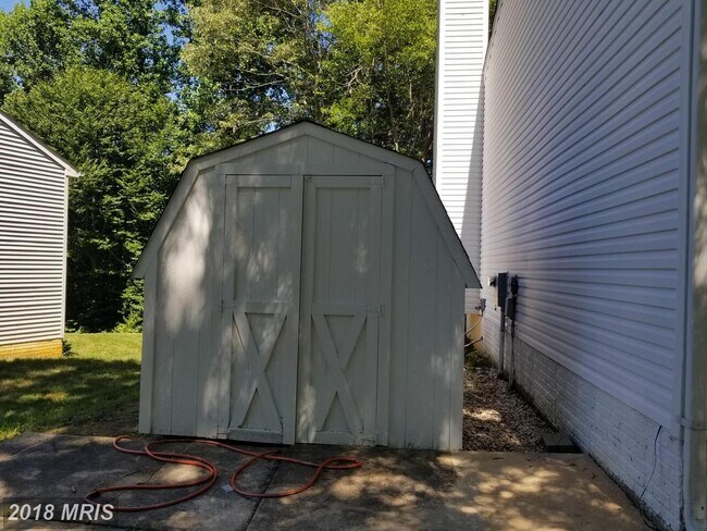 Building Photo - 16 Twin Lake Ct