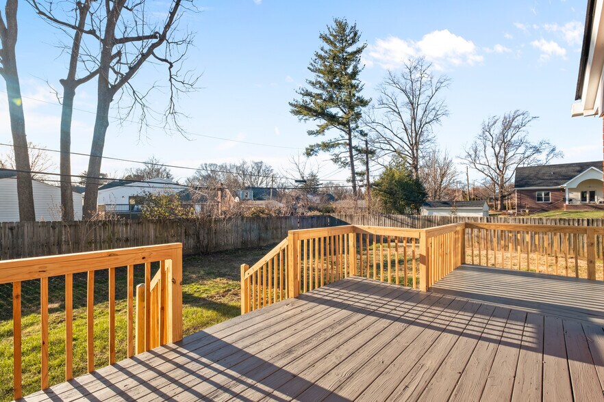 Building Photo - 318 Castleview Dr