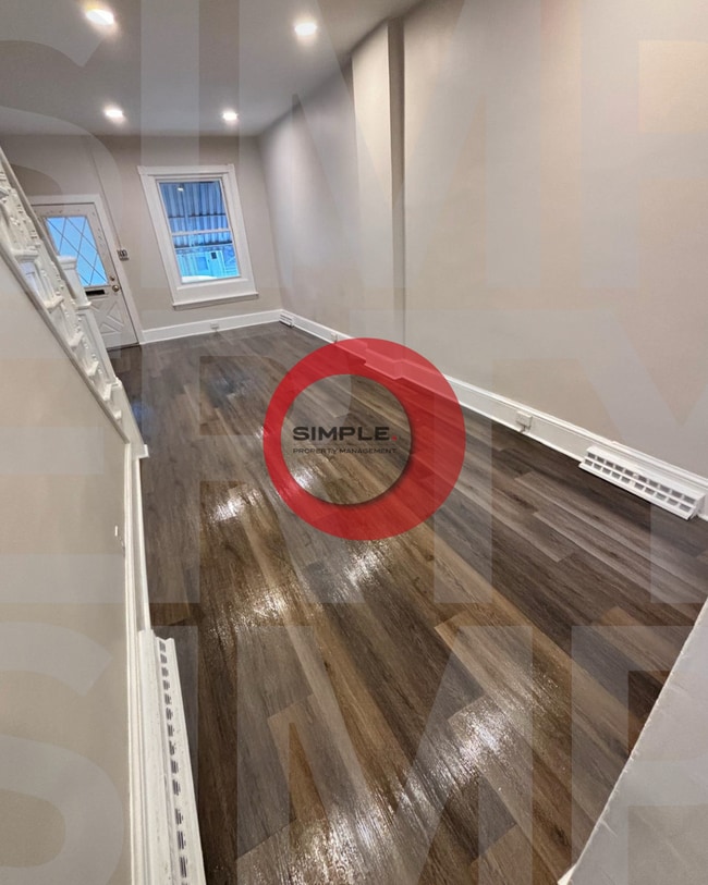 Building Photo - 4 Bedroom / 1 bathroom house