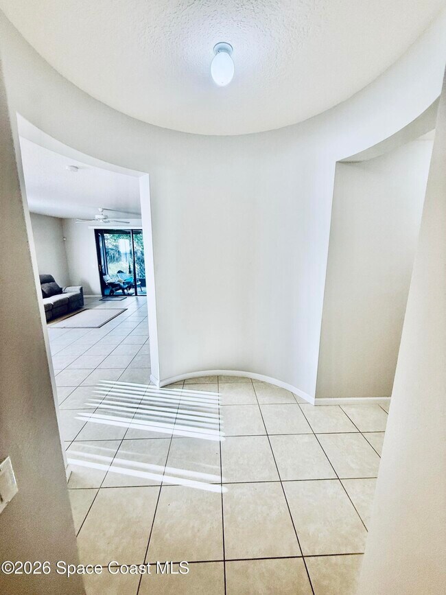 Building Photo - 402 Breckenridge Cir SE