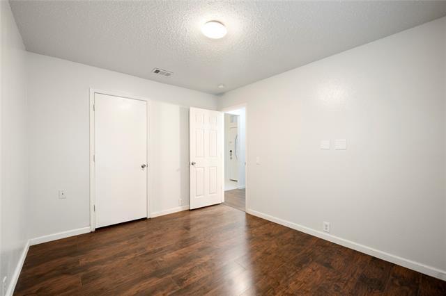 Building Photo - 206 Shady Brook Dr
