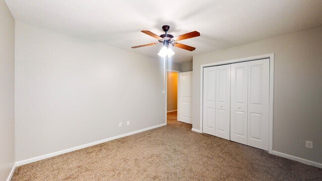 Building Photo - 4004 Ellington Dr