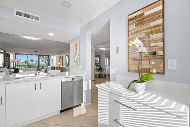 Building Photo - 501 S Seas Dr