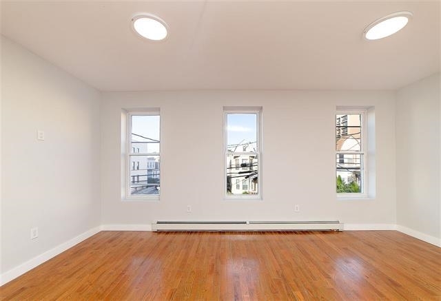Building Photo - 83 Woodlawn Ave