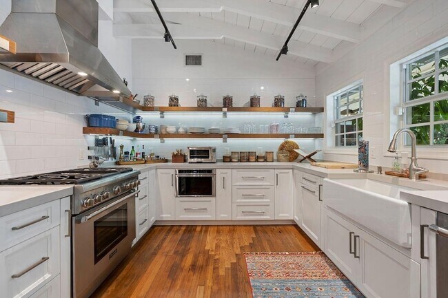 Building Photo - 302 NW 16th St