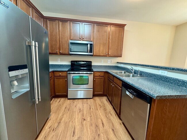 Building Photo - Better than New!