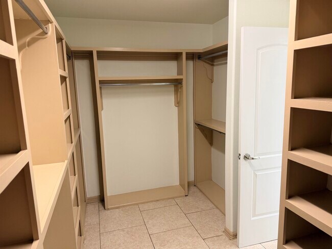 Building Photo - 7221 Lake Victoria Rd