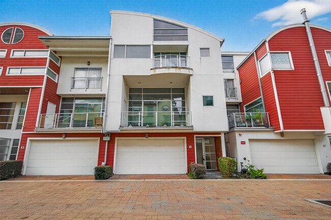 Building Photo - 6014 Fairdale Ln