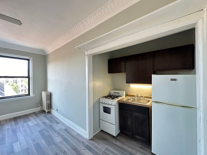 Building Photo - 3824 N Fremont