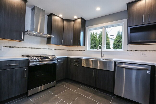 Building Photo - 1370 Bay Shore Blvd