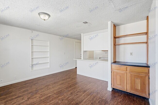 Building Photo - 14614 Seminole Dr