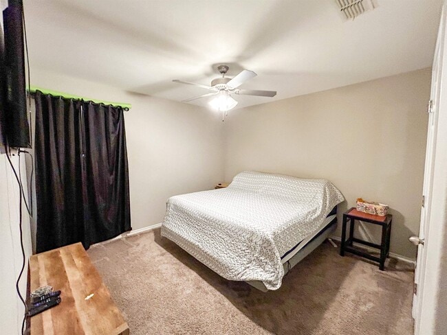 Building Photo - 8723 Shiloh Rock Dr