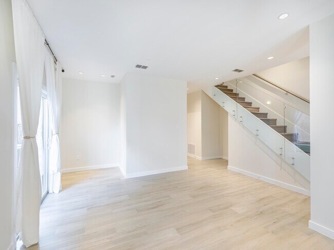 Building Photo - 210 Veracruz Dr