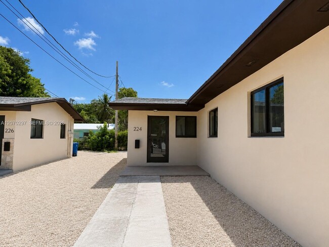 Building Photo - 224 Hispanola Rd