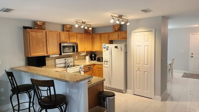 Building Photo - 562 SE Majestic Terrace