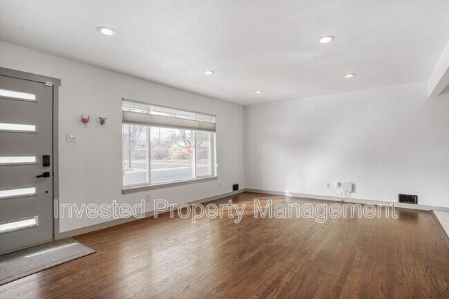 Building Photo - 3004 S Zurich Ct