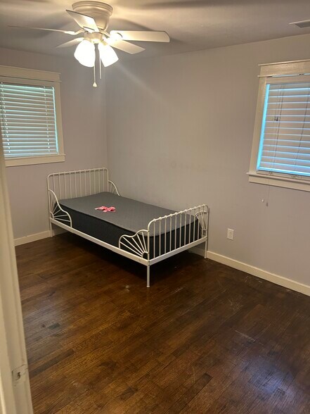 Building Photo - 265 Melita Rd