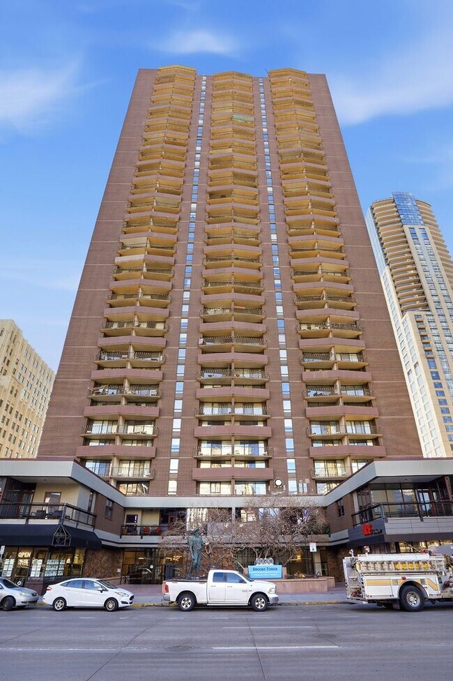 Building Photo - 35th Floor Downtown Denver Condo | 1 Bed | Private Balcony | Mountain Views
