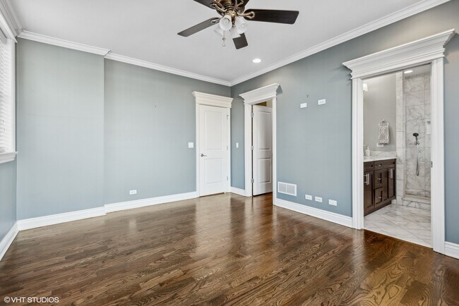 Building Photo - 927 W Agatite Ave