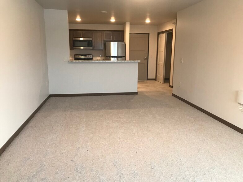 Building Photo - Falcon Apartments